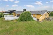 Hyggeligt sommerhus på lukket vej tæt på Vejlby Klit Strand