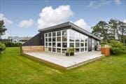 Stort sommerhus med panoramaudsigt over Ringkøbing Fjord