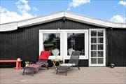 Family-Friendly Holiday Home with Sauna and Ample Space – Close to the Coast