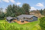 Dejligt sommerhus på stor grund nær by, skov og strand i Blokhus