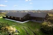 Hyggeligt og renoveret sommerhus tæt på strand og byliv i Løkken