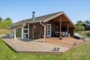 Skønt sommerhus med stor terrasse og hyggelig alkove