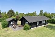 Dejligt bjælkehus tæt på Norsminde Havn og tæt på sandstrand