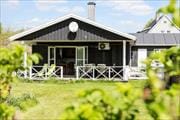 Skønt beliggende, dejligt og rummeligt hus på Helgenæs til 6 personer og 2 husdyr.