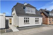 Tasteful holiday home with sea view in the heart of charming Thyborøn
