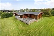 Charmantes Blockhaus in grüner Umgebung – nur 200 Meter vom Strand entfernt