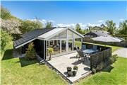 Rummeligt og lækkert sommerhus ved Kysing Strand tæt på Norsminde Havn