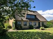Thatched rural idyll with ocean view