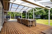 Ferienhaus mit einer fantastischen Terrasse und Whirlpool - nur 800 Meter vom Sandstrand entfernt