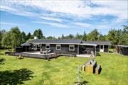 Dejligt sommerhus med stor solterrasse og rolige omgivelser