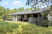 Velrenoveret sommerhus på idyllisk adresse i fredet naturområde