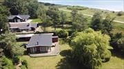 Sommerhus med unik beliggenhed i 1. række til den skønne badestrand