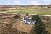 Hyggeligt sommerhus på stor naturgrund nær Vinterleje Havn.
