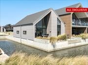 Flot feriehus med fjordudsigt og kort gåafstand til vandkanten