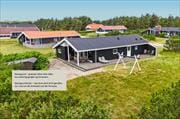 Familievenligt sommerhus med shelter og hyggelig have – tæt på strand og oplevelser