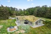 Lyst og lækkert sommerhus med vildmarksbad i naturskønne Kettrup Bjerge