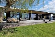 Fantastic holiday house in front row to the Isefjord