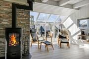 Nymoderniseret sommerhus tæt på fjorden