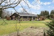 Flot og gennemrenoveret sommerhus tæt på Vesterhavet og Faarup Sommerland
