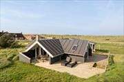 Hyggeligt sommerhus nær Agger Strand med skøn terrasse