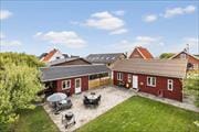 Gemütliches Ferienhaus mit großem Garten und Anbau – mitten im maritimen Charme von Thyborøn