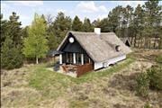 Flot moderniseret sommerhus i Vesterhedes smukke natur