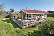 Charmerende træsommerhus i Rødvig tæt på strand og skov