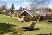 Gemütliches Ferienhaus in der Nähe des Øer Strand für 6 Personen - mit neuer Küche, neuem Schlafzimmer und einer großen Holzterrasse