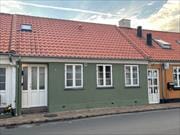 Godt sommerhus centralt i Hasle med havudsigt fra 1. Sal