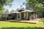 Sommerhus med dejlig have og i gåafstand til Kattegats flotte Kyst