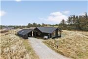 Skønt sommerhus på naturskøn grund med brændeovn og udendørs bruser