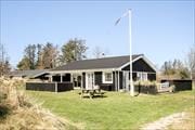 Klassisk sommerhus nær Blokhus by og strand