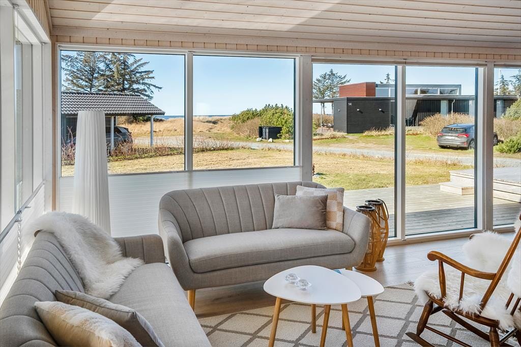 Neues Sommerhaus mit Meerblick am Svinø Strand auf Südseeland.