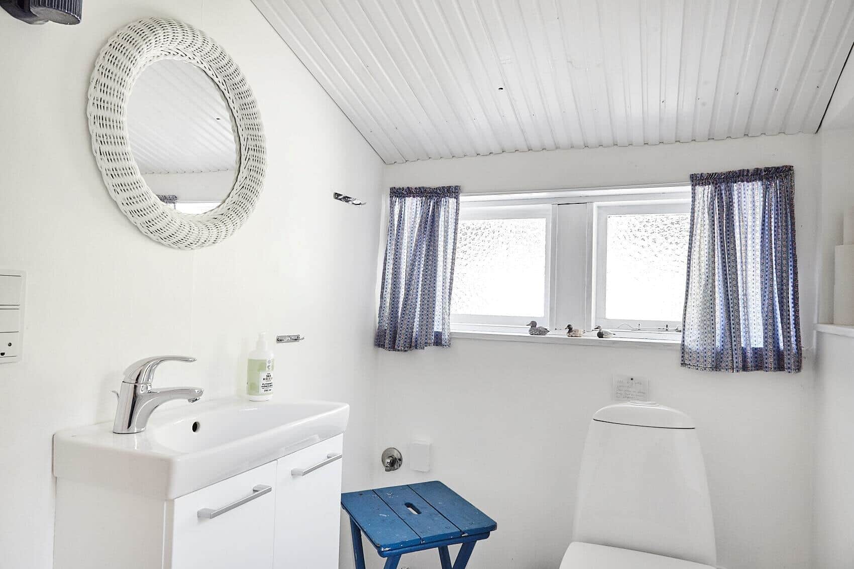 Bathroom 1 Image 1-17 Holiday-home 10002, Sandvej 12, DK - 4500 Nykøbing Sj