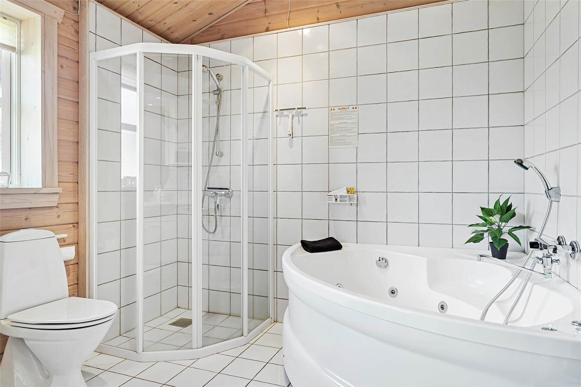 Bathroom 1 Image 3-19 Holiday-home 40505, Pøt Strandby 326, DK - 7130 Juelsminde
