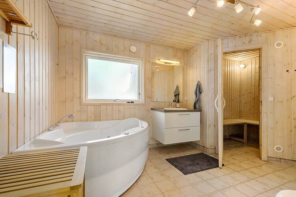 Bathroom 1 Image 3-23 Holiday-home 84147, Ndr. Lyngsbækvej  26, DK - 8400 Ebeltoft