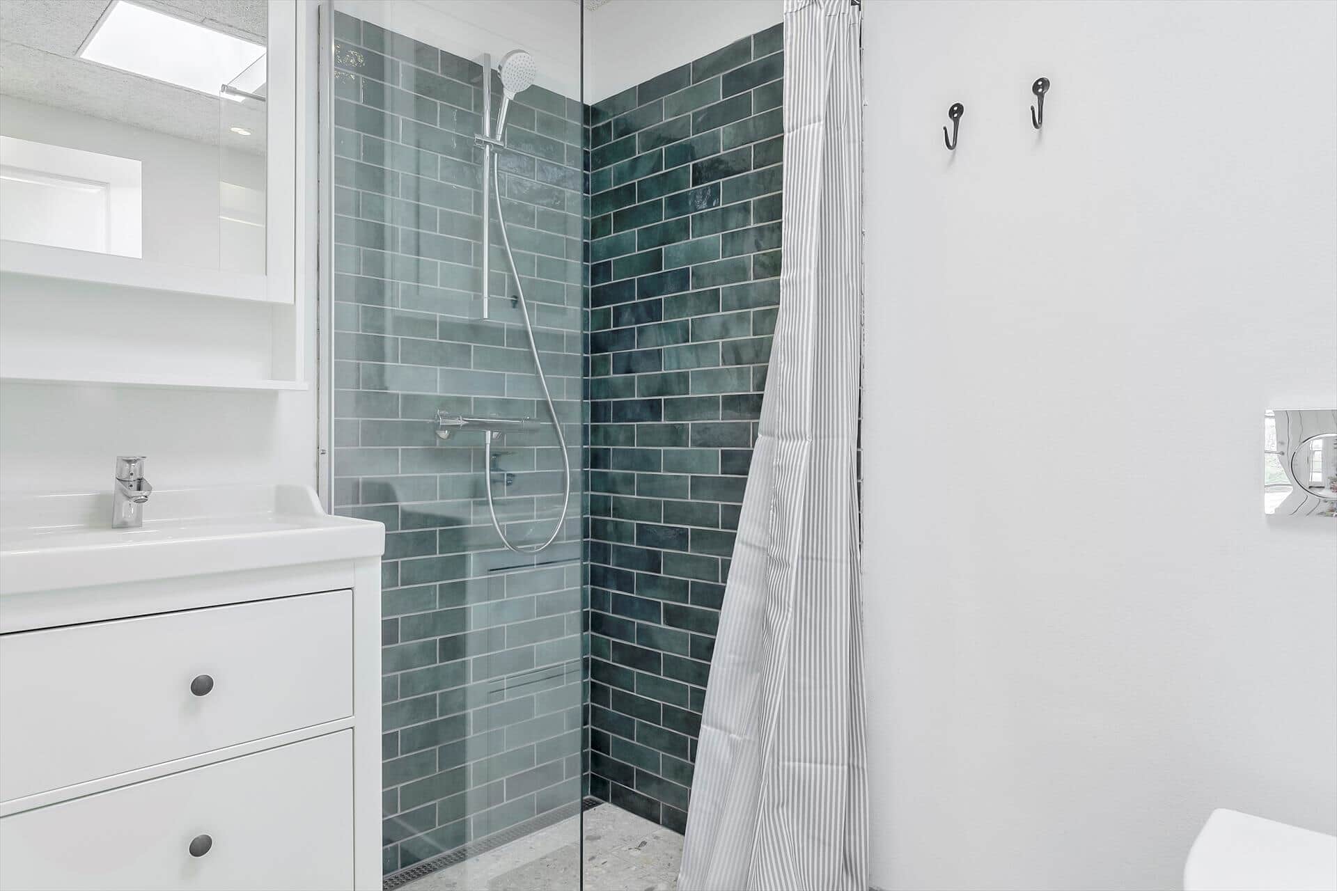Bathroom 2 Image 15-19 Holiday-home 30027, Peter Eriksens Vej 14, DK - 8340 Malling